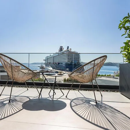 Akana Loft Aparthotel