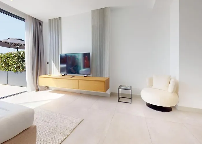 Akana Loft Aparthotel 4*